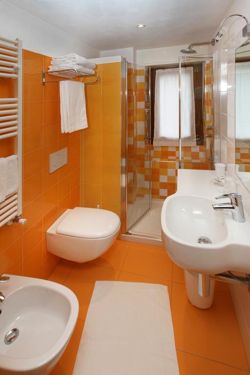 Hotel Biancaneve Oulx الغرفة الصورة