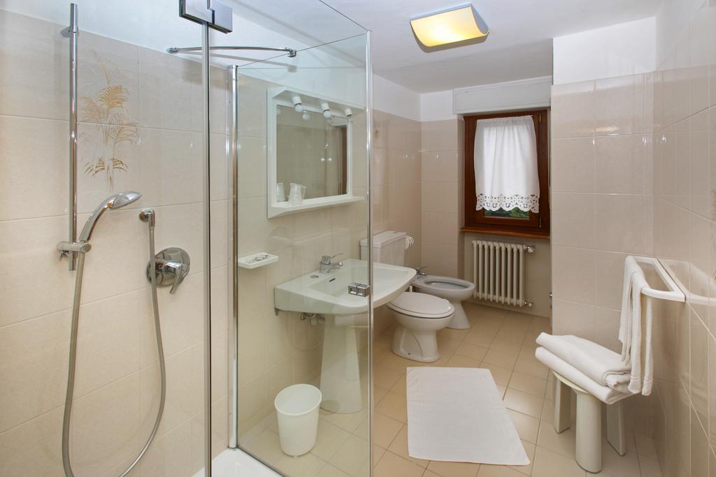 Hotel Biancaneve Oulx الغرفة الصورة
